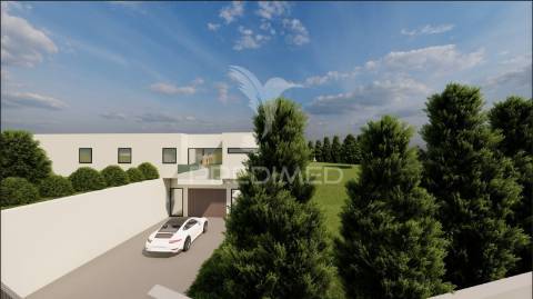 Moradia  térrea em construção