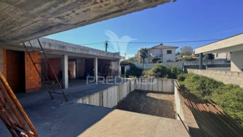 Moradia  térrea em construção