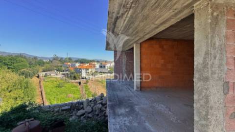 Moradia  térrea em construção