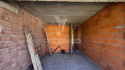 Moradia  térrea em construção