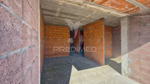 Moradia  térrea em construção