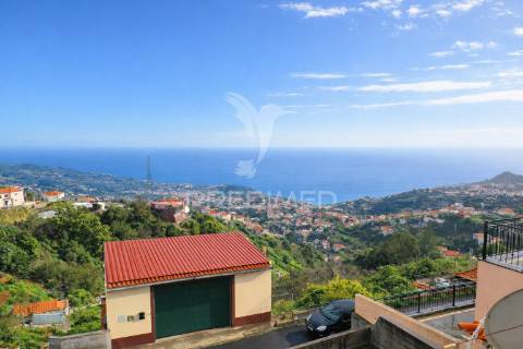 Moradia tipologia t3 e terreno em câmara de lobos