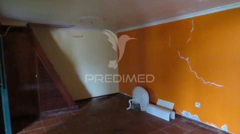 Moradia tipologia t3 e terreno em câmara de lobos