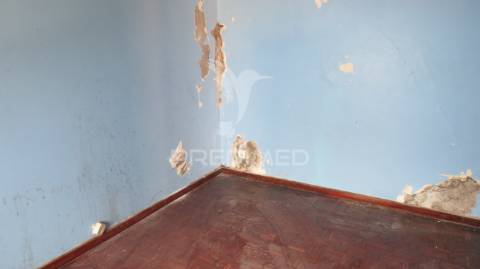 Moradia tipologia t3 e terreno em câmara de lobos