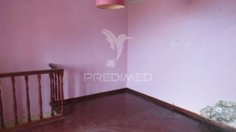 Moradia tipologia t3 e terreno em câmara de lobos