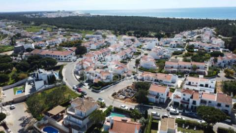Moradia t3 com piscina, casas da audiência, perto da praia