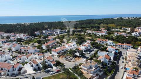 Moradia t3 com piscina, casas da audiência, perto da praia