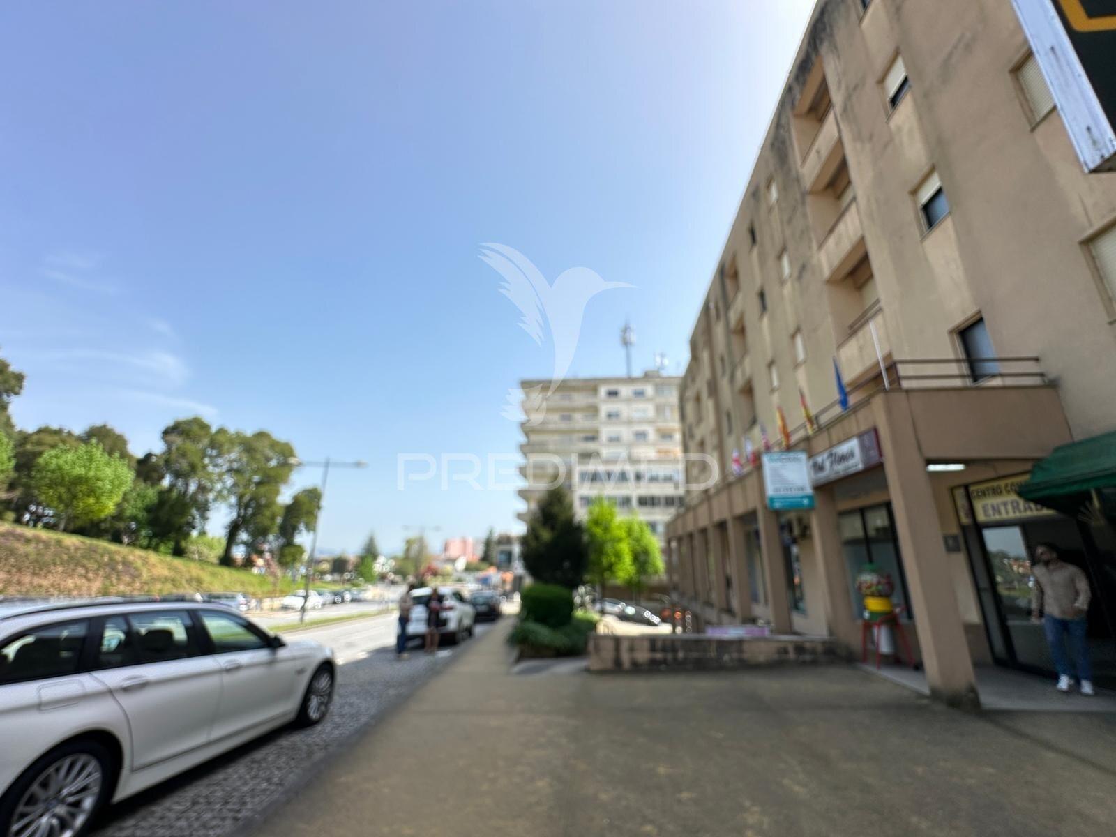 Loja à venda no centro de valença | edifício s. gião
