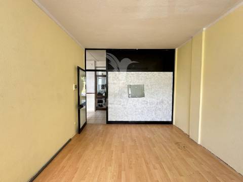 Loja à venda no centro de valença | edifício s. gião