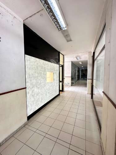 Loja para arrendamento no centro de valença | edifício s. gião