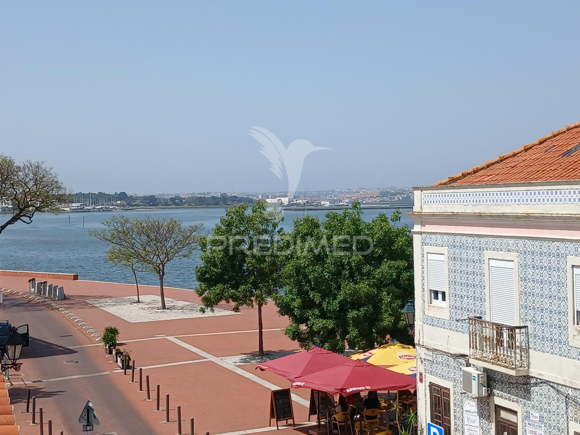 Prédio no centro do seixal.