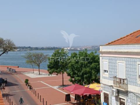 Prédio no centro do seixal.