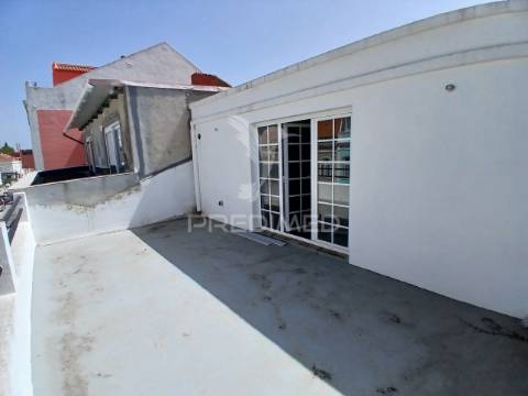 Prédio no centro do seixal.