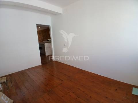 Prédio no centro do seixal.