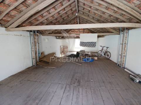 Prédio no centro do seixal.