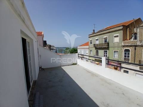 Prédio no centro do seixal.