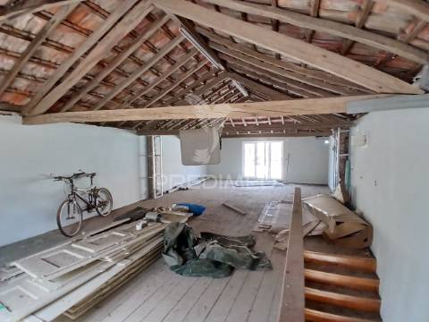 Prédio no centro do seixal.