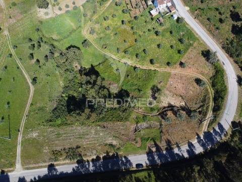 Terreno urbano com vista privilegiada para a barragem de castelo de bode