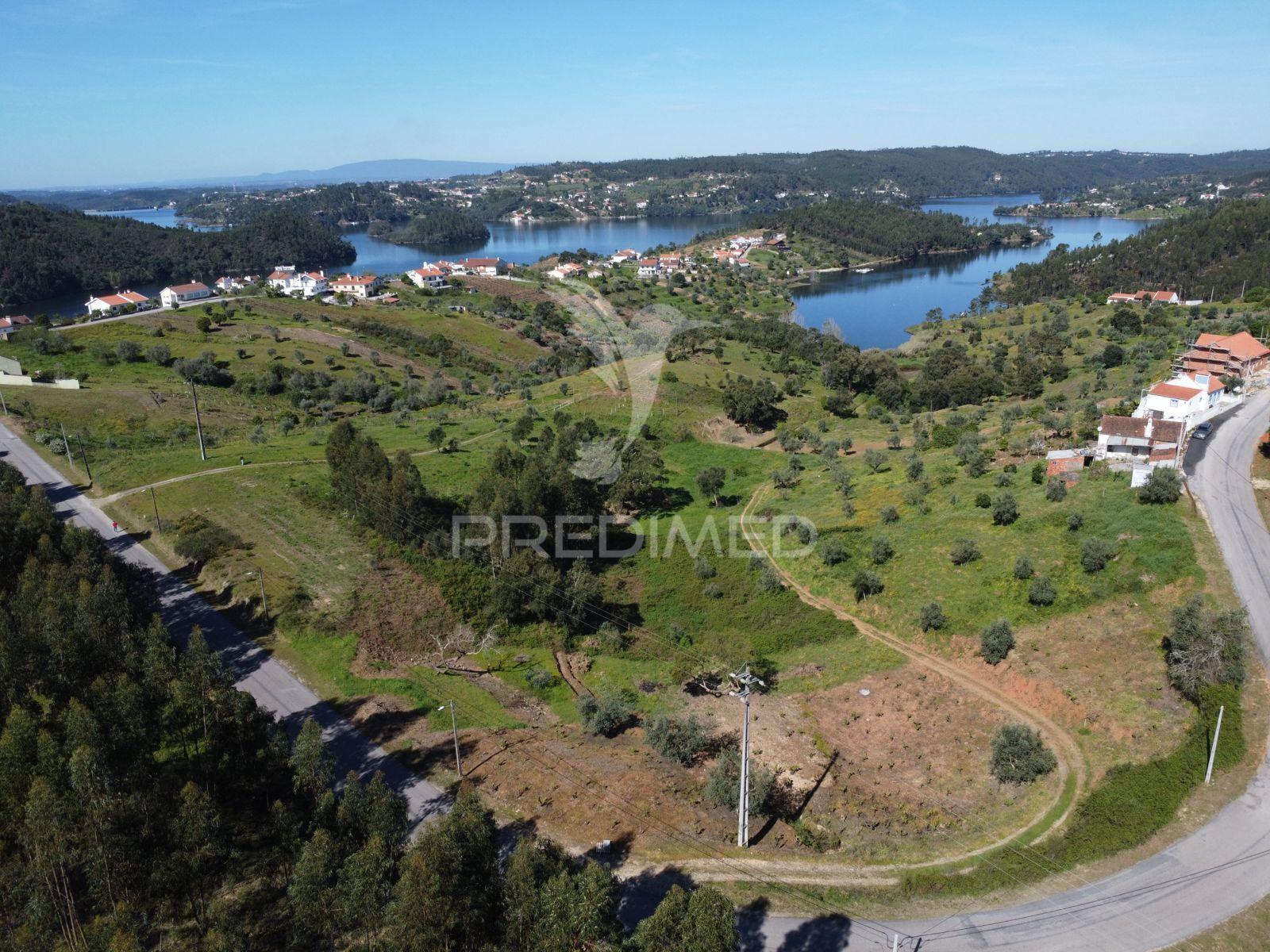 Terreno urbano com vista privilegiada para a barragem de castelo de bode