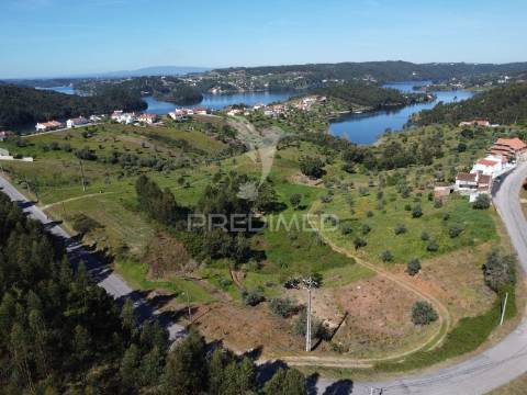 Terreno urbano com vista privilegiada para a barragem de castelo de bode