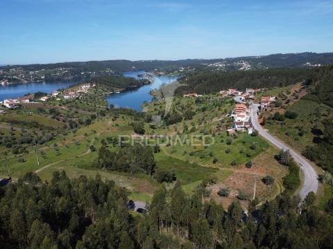 Terreno urbano com vista privilegiada para a barragem de castelo de bode