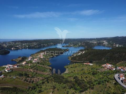Terreno urbano com vista privilegiada para a barragem de castelo de bode