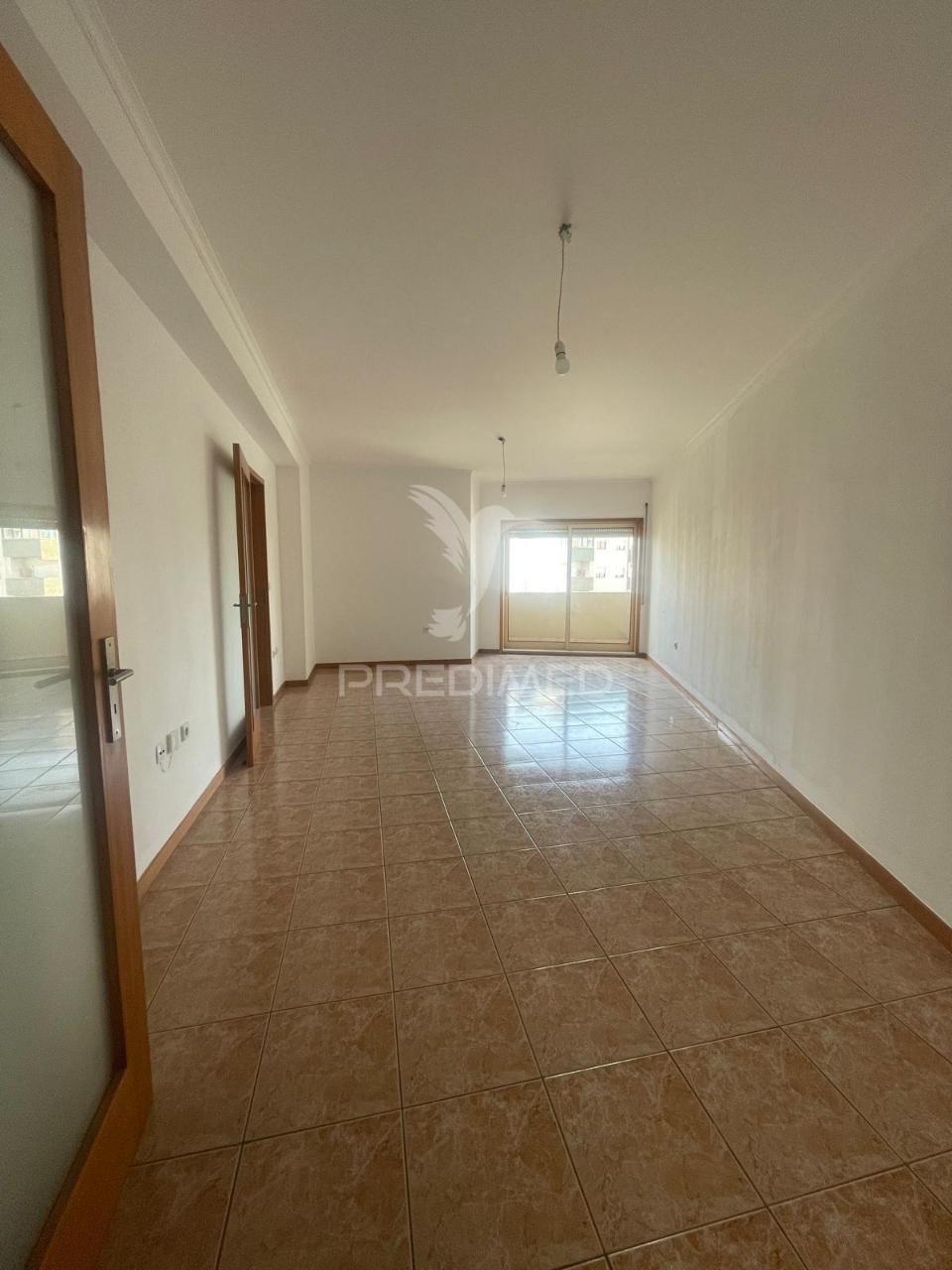 Apartamento t2 para arrendamento em real