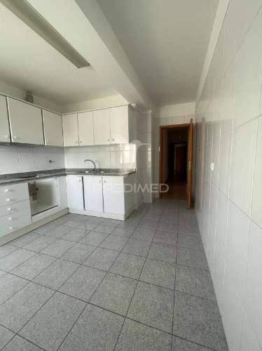 Apartamento t2 para arrendamento em real