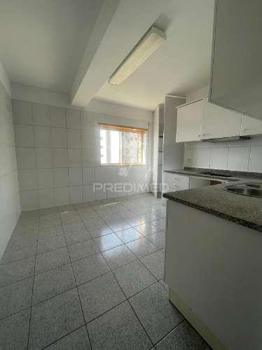 Apartamento t2 para arrendamento em real