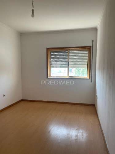 Apartamento t2 para arrendamento em real