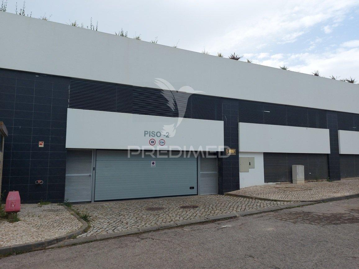 Garagem box para arrendamento em portimão – 22,60 m²