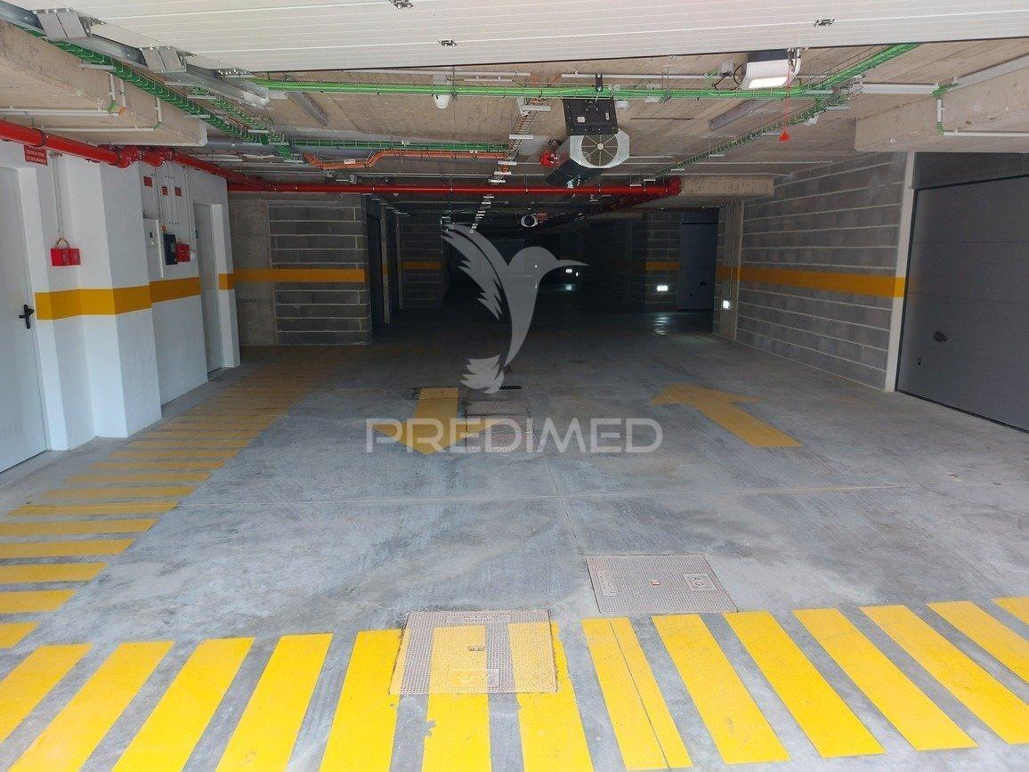 Garagem box para arrendamento em portimão – 22,60 m²
