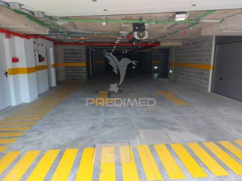 Garagem box para arrendamento em portimão – 22,60 m²