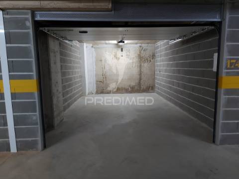 Garagem box para arrendamento em portimão – 22,60 m²