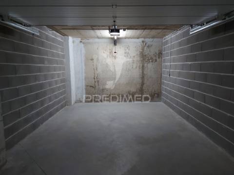 Garagem box para arrendamento em portimão – 22,60 m²