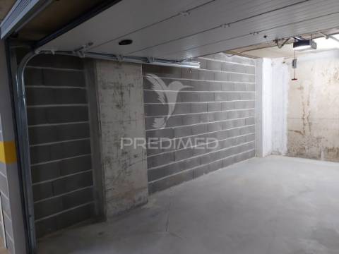 Garagem box para arrendamento em portimão – 22,60 m²
