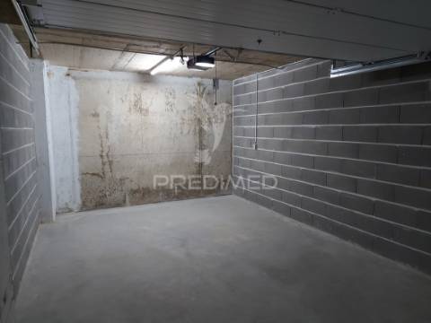 Garagem box para arrendamento em portimão – 22,60 m²
