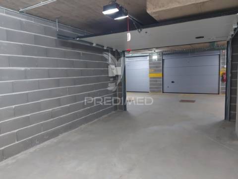 Garagem box para arrendamento em portimão – 22,60 m²