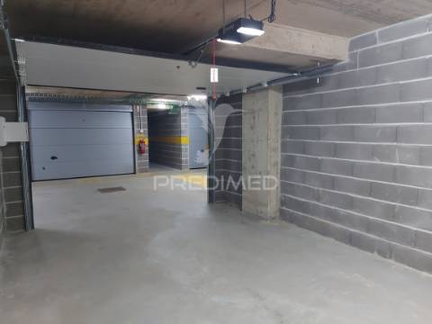 Garagem box para arrendamento em portimão – 22,60 m²