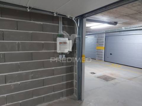 Garagem box para arrendamento em portimão – 22,60 m²