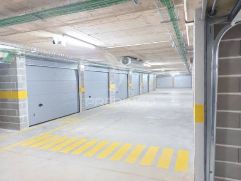 Garagem box para arrendamento em portimão – 22,60 m²