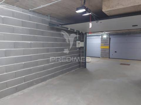 Garagem box para arrendamento em portimão – 22,60 m²