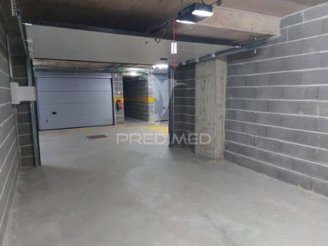 Garagem box para arrendamento em portimão – 22,60 m²