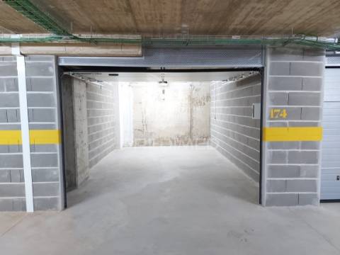 Garagem box para arrendamento em portimão – 22,60 m²