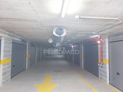 Garagem box para arrendamento em portimão – 22,60 m²