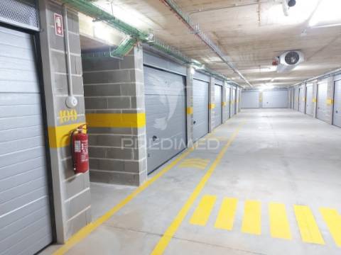 Garagem box para arrendamento em portimão – 22,60 m²