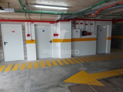 Garagem box para arrendamento em portimão – 22,60 m²