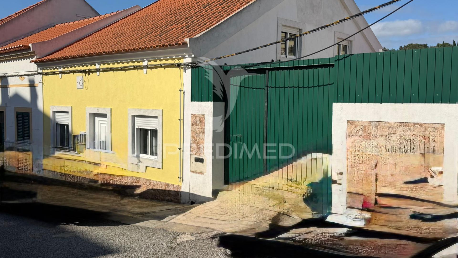 Moradia t2+2 com parqueamento (centro de setúbal)