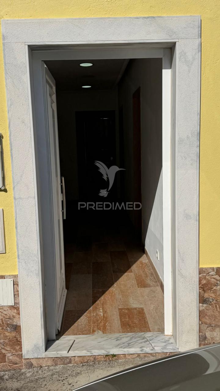 Moradia t2+2 com parqueamento (centro de setúbal)