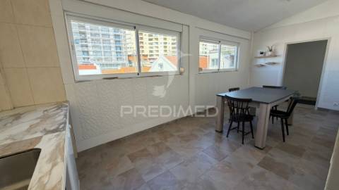 Moradia t2+2 com parqueamento (centro de setúbal)